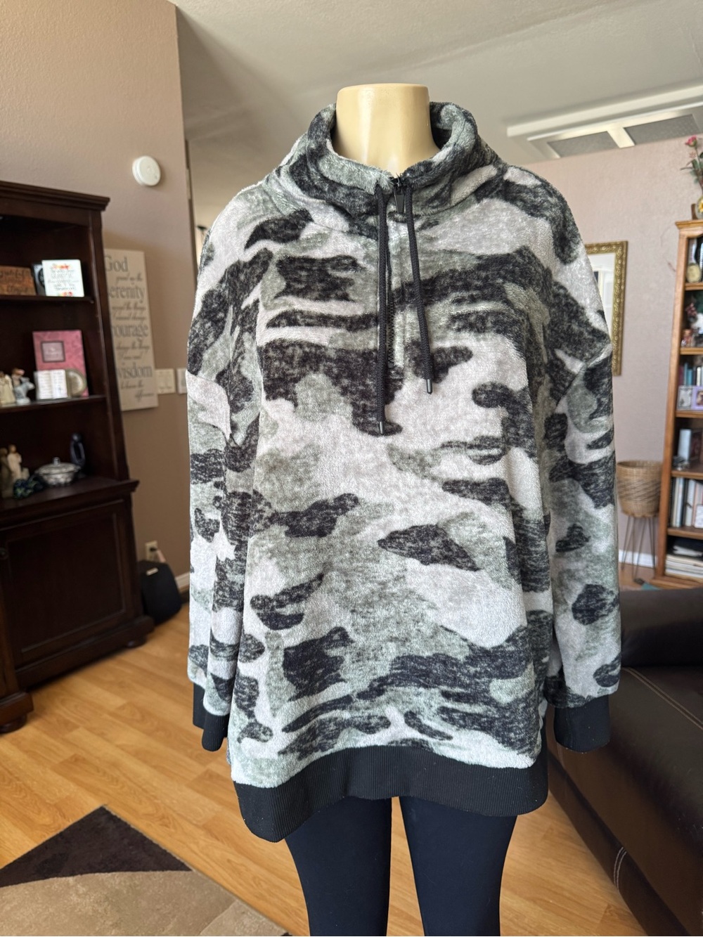 Secret Treasures black & gray plush camo sweater-size 18
